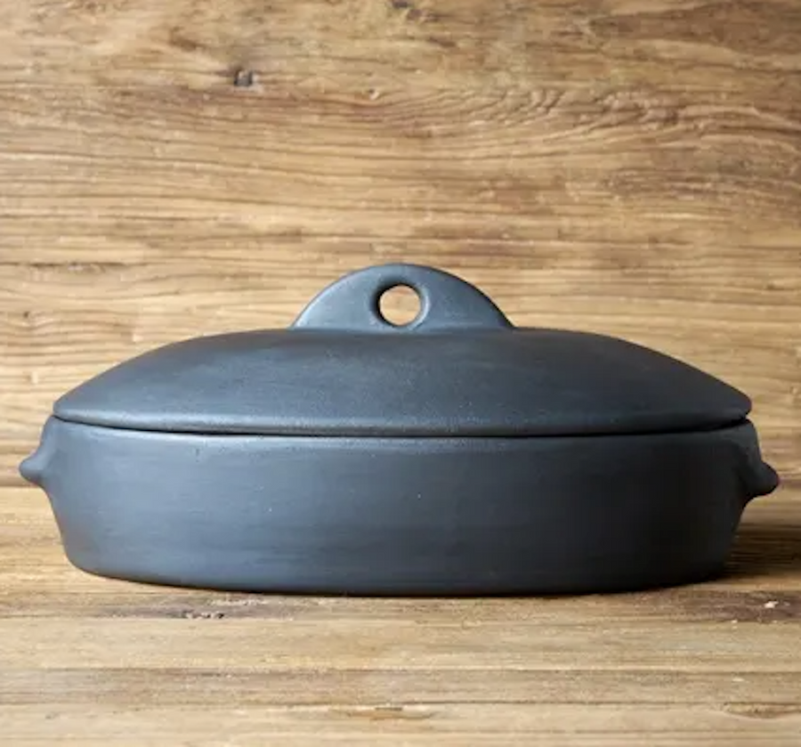 Barro Preto Oval Lidded Roaster
