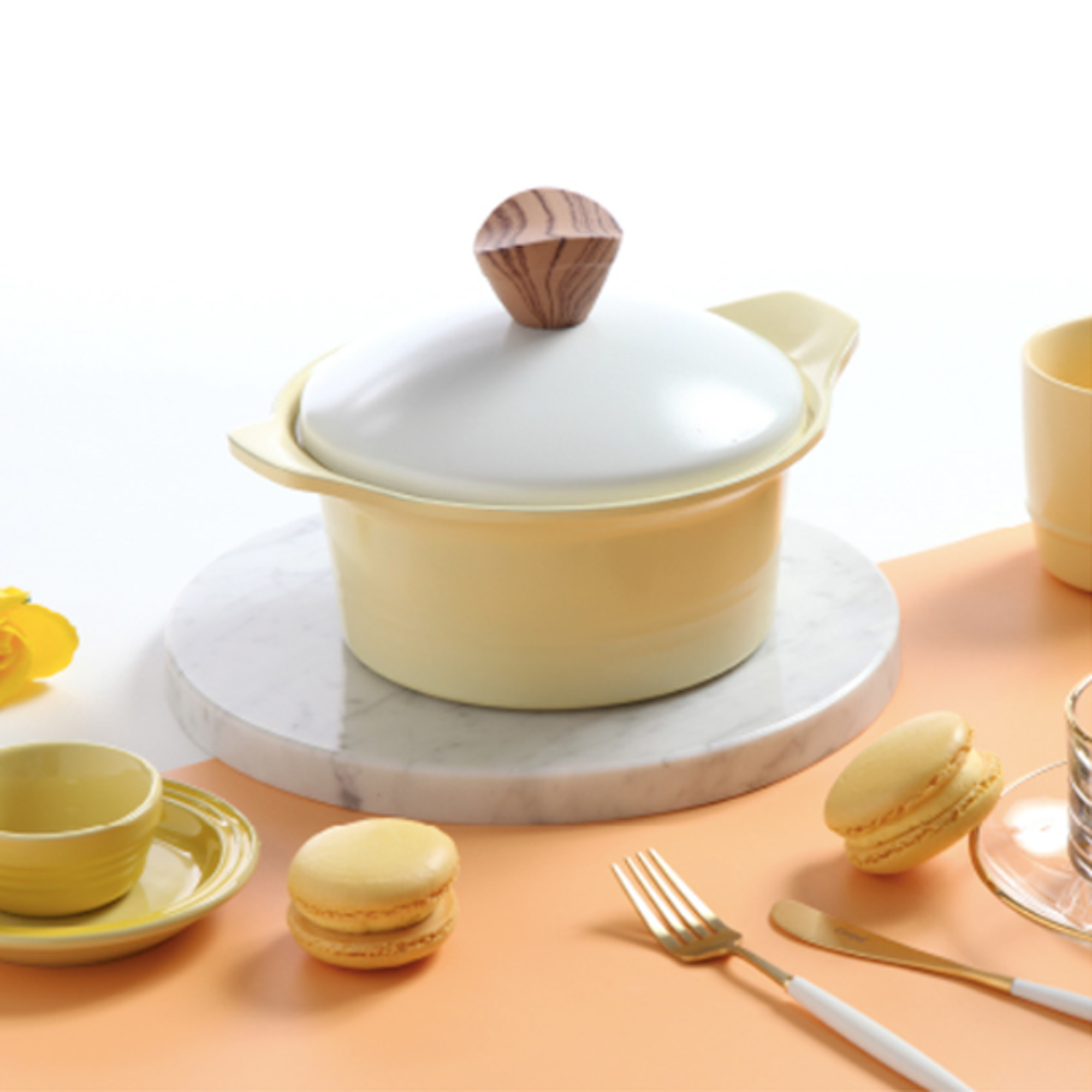 https://jpgeneralshop.com/cdn/shop/files/jp-general-shop-ceramic-macaron-saucepans-6.3-yellow-table_2048x2048.png?v=1694933990