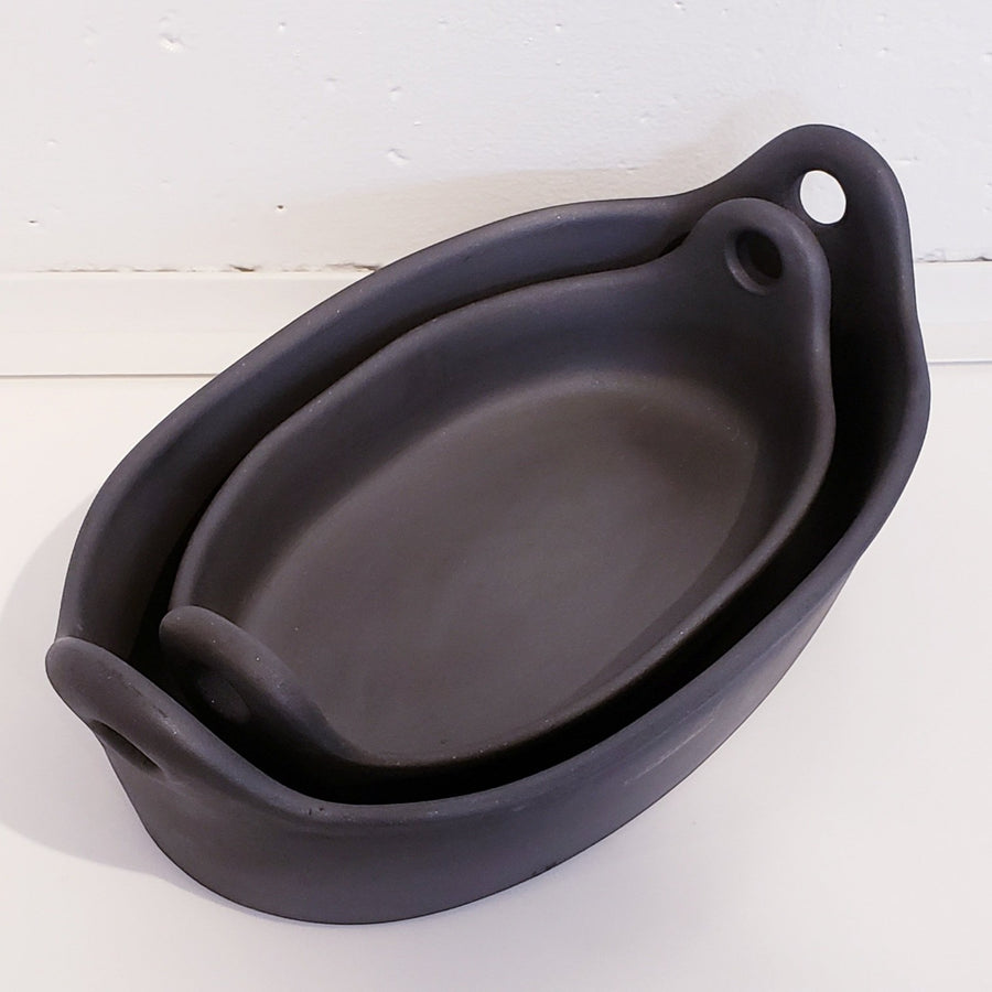 Barro Preto Oval Roaster